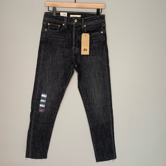 NWT Levi's wedgie skinny jean ravens wing fray hem - Picture 2 of 16
